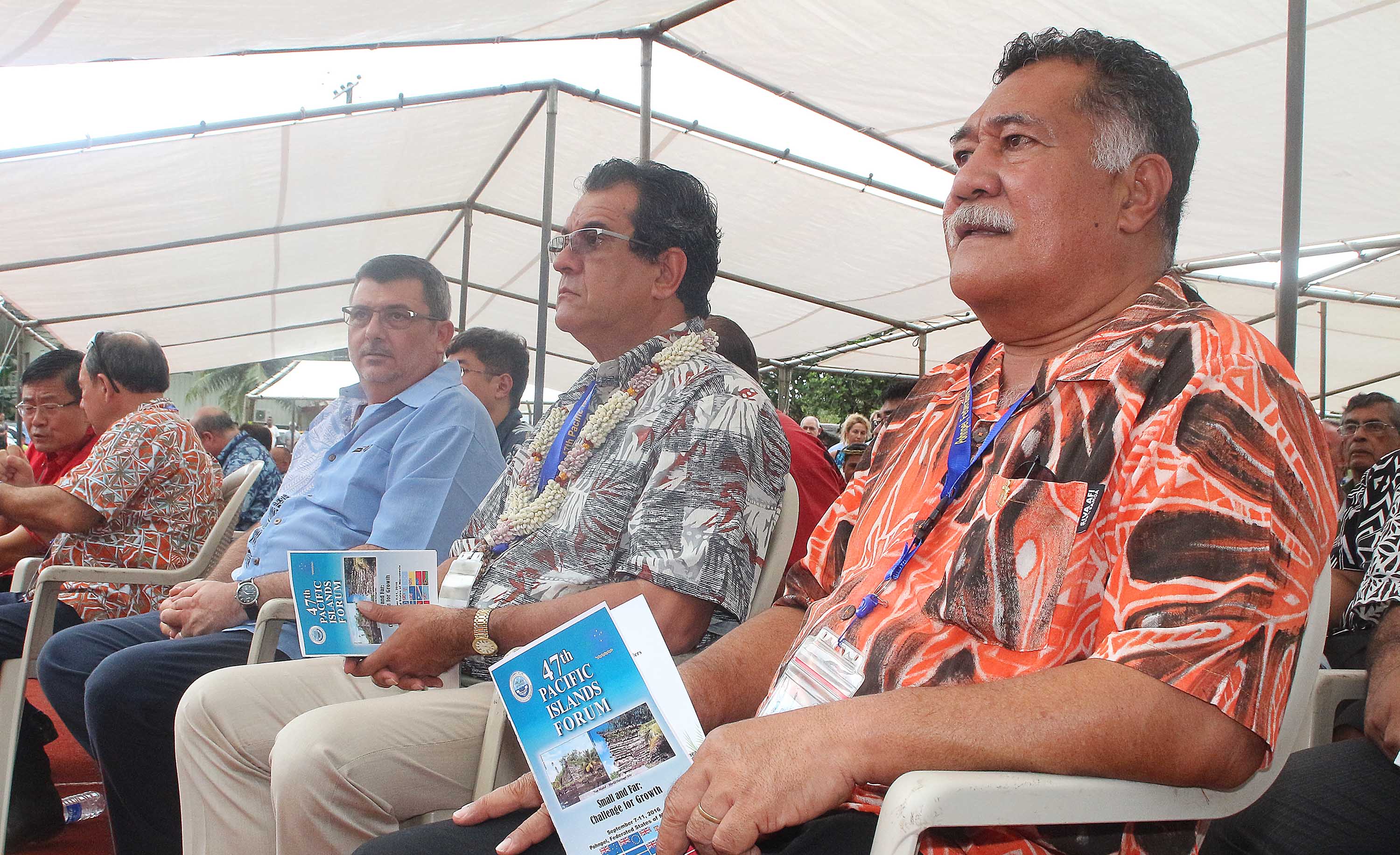 Le président de la Polynésie française, Edouard Fritch, aux côtés du président du gouvernement de Nouvelle-Calédonie, Philippe Germain, et du ulu de Tokelau, Afega Gaualofa.