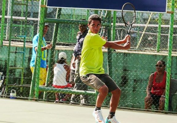 Reynald, un espoir du tennis polynésien