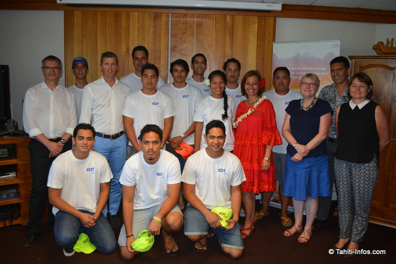 Ces 14 jeunes étudiants partent pour la métropole pour deux ans de formation "BTS Maintenance Industrielle" en alternance.
