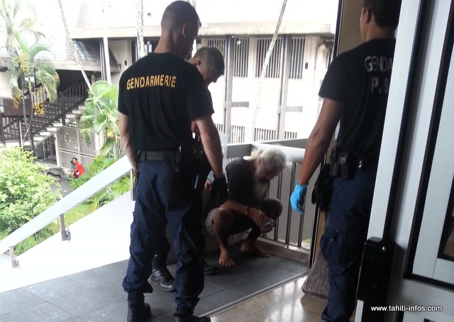 Ruben Mai a refusé que son avocate, Me Roy, prenne sa défense. Sans doute pour mettre toutes les chances de son côté. Il avait déjà dégradé une gendarmerie en février à Tiarei pour les mêmes raisons. (Archives)