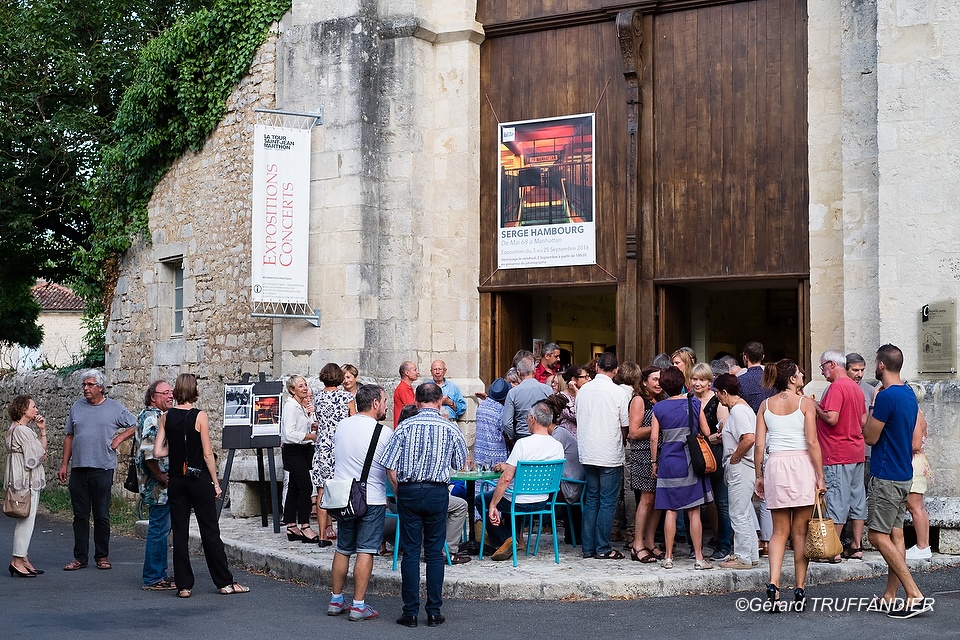 Depuis 2011, la galerie La Tour Saint-Jean organise des expositions de peintures, photographies, dessins, céramiques d’artistes locaux et internationaux