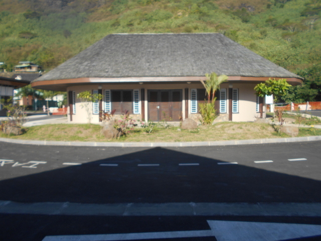 Les artisans souhaiteraient que la commune reprenne en charge la gestion des deux fare artisanaux sur les quais de Paopao et Papetoai.