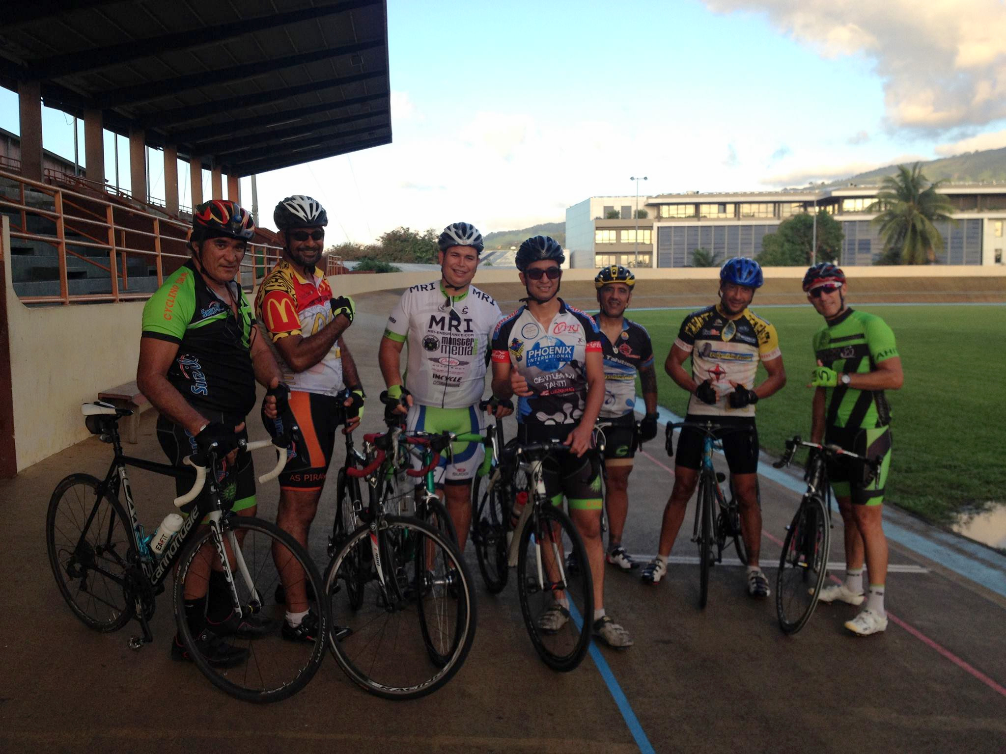 Sept cyclistes polynésiens s'envolent pour le premier Championnat du monde des énergies renouvelables