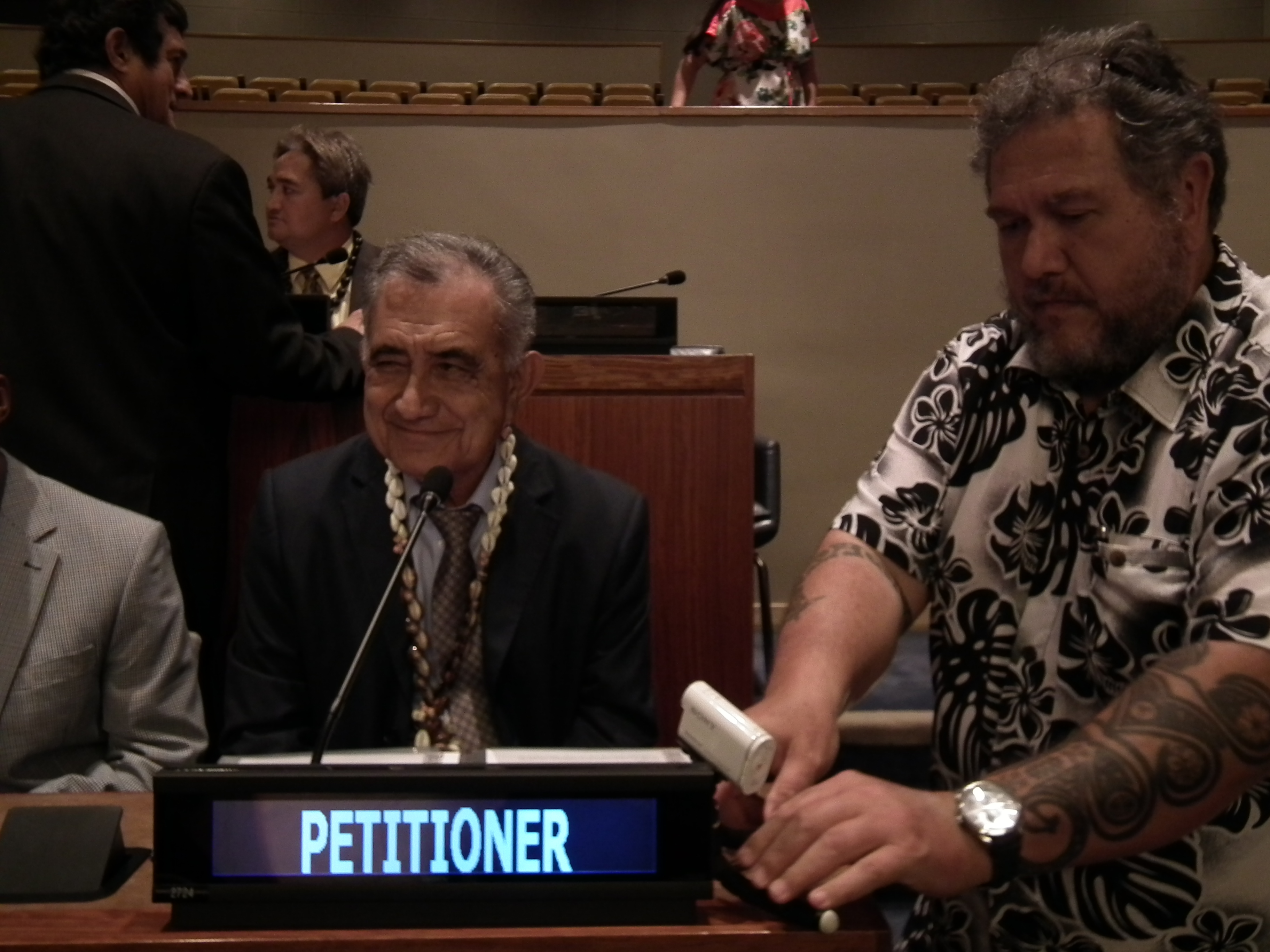 Moetai Brotherson, ici en compagnie d'Oscar Temaru mardi lors de la réunion de la 4e commission de l'ONU.