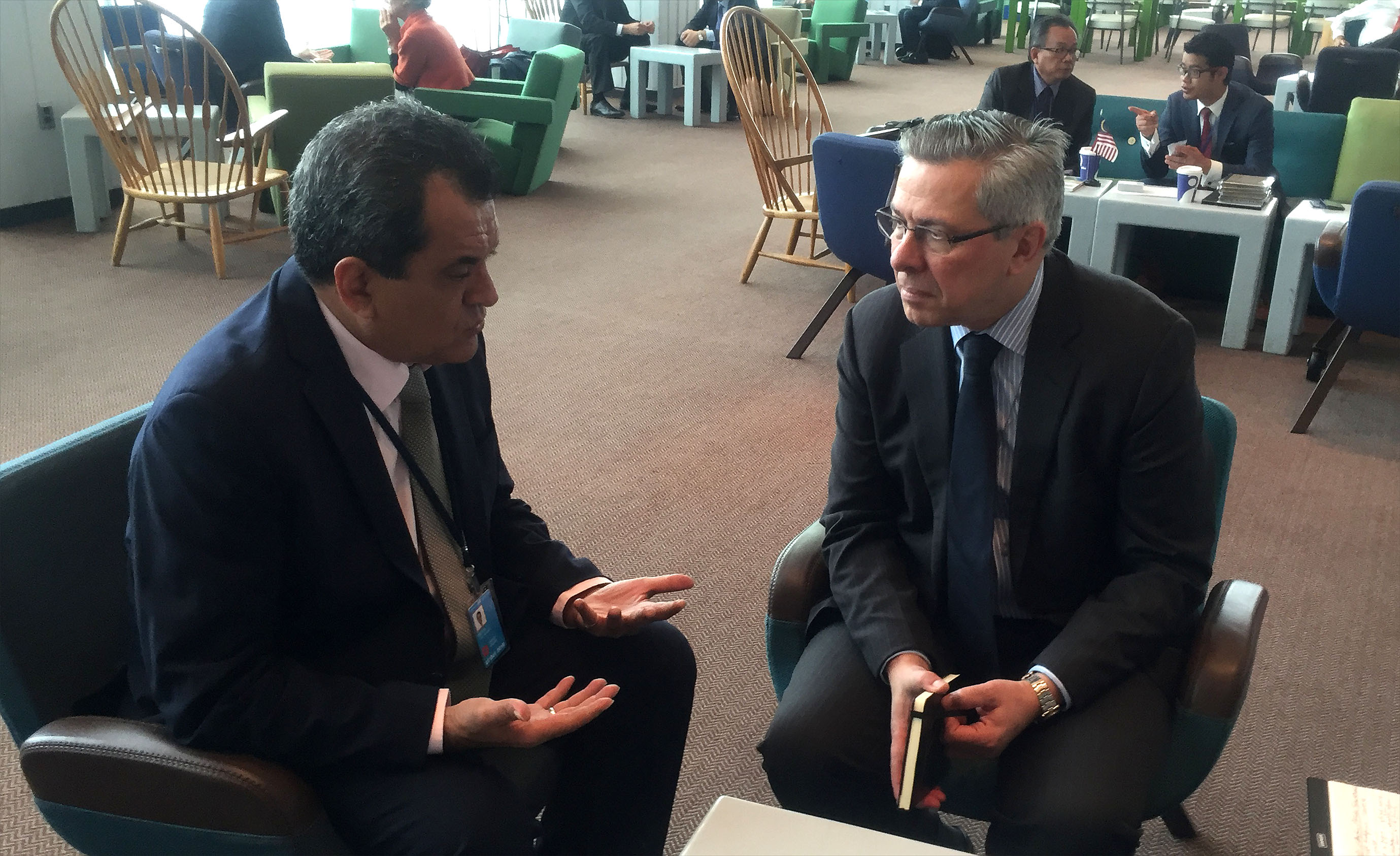 Edouard Fritch, mardi à New York, en compagnie de Vladimir Drobjnak, le président de la 4e commission de l’ONU.