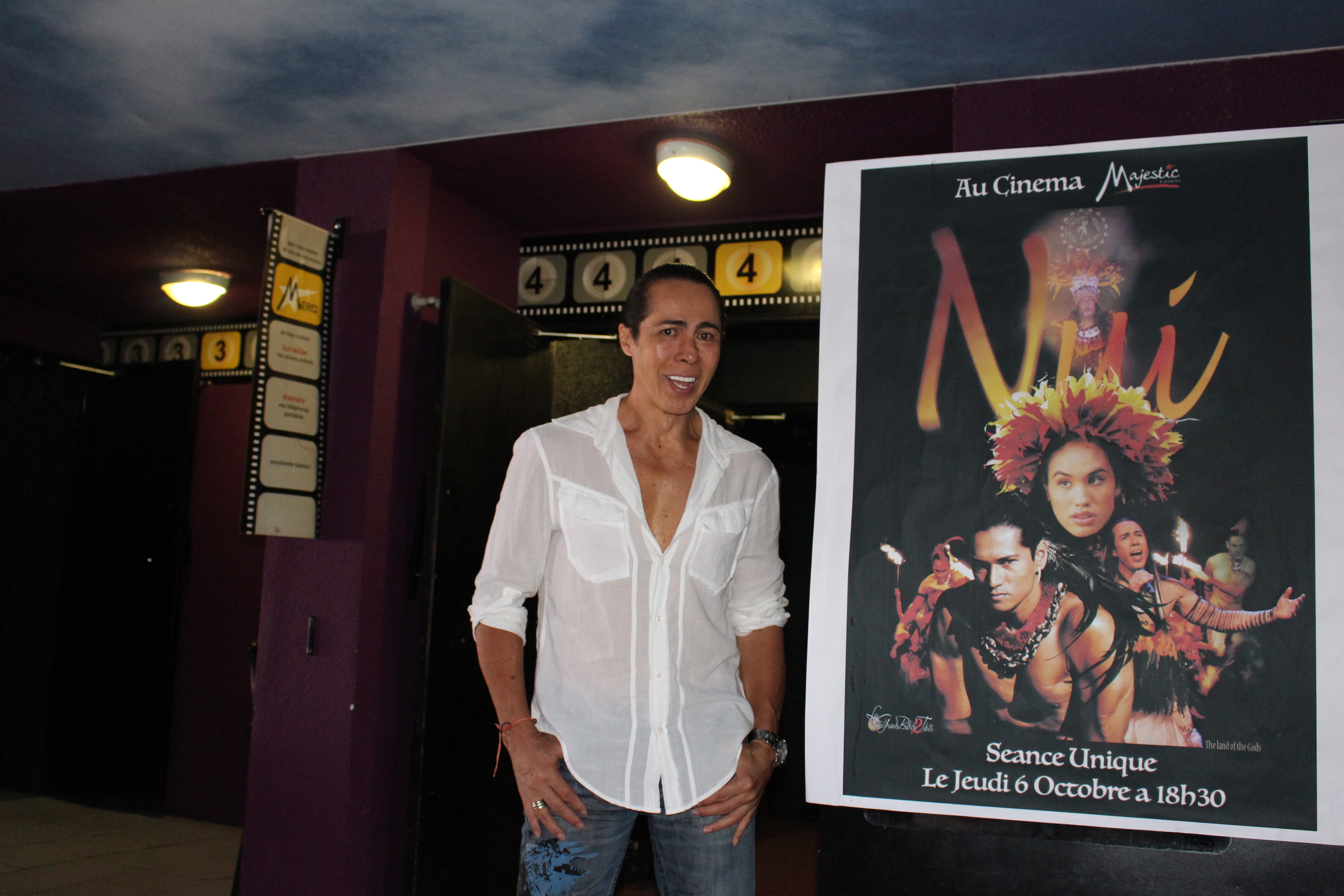 Lorenzo, le chorégraphe des Grands Ballets de Tahiti, a fait le montage d'images prises pendant les spectacles à Tahiti et pendant les répétitions à Las Vegas.