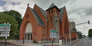 Le curé-judoka maîtrise le cambrioleur, l'église évacuée