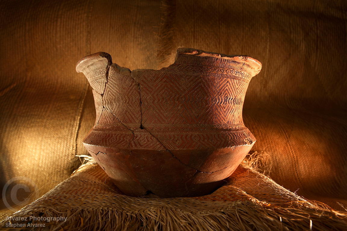 Ce pot lapita est conservé au Musée National des Vanuatu. Ces poteries qui utilisent des techniques asiatiques ont permis aux archéologues d'identifier un peuple différent des mélanésiens, qui s'est ensuite transformé pour devenir le peuple Polynésien.
