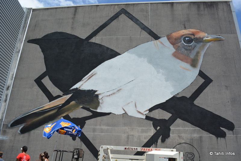 La peinture murale n'était qu'à moitié achevée