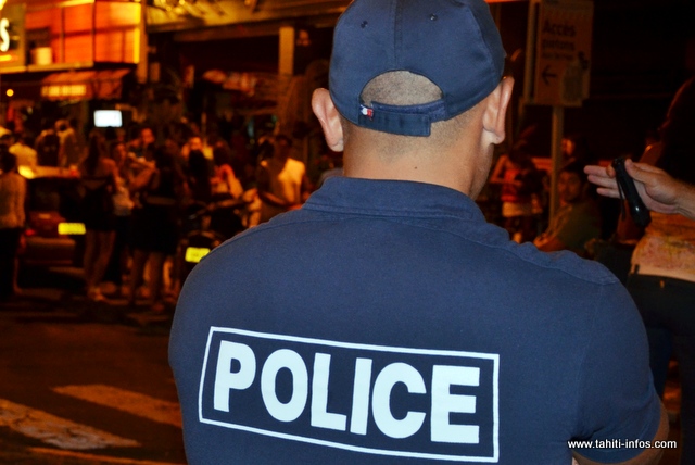 Ivre, il fonce tous feux éteints sur le front de mer et tente de forcer un barrage de police