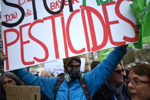Epandage des pesticides: écologistes et syndicats agricoles s'affrontent autour d'un nouveau texte