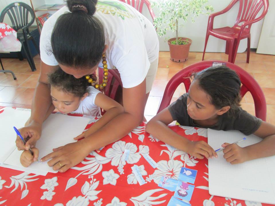 Une "aide aux devoirs" pour les enfants à partir de quatre ans est organisée le mardi et le jeudi en fin d'après-midi et le mercredi et le vendredi après-midi.