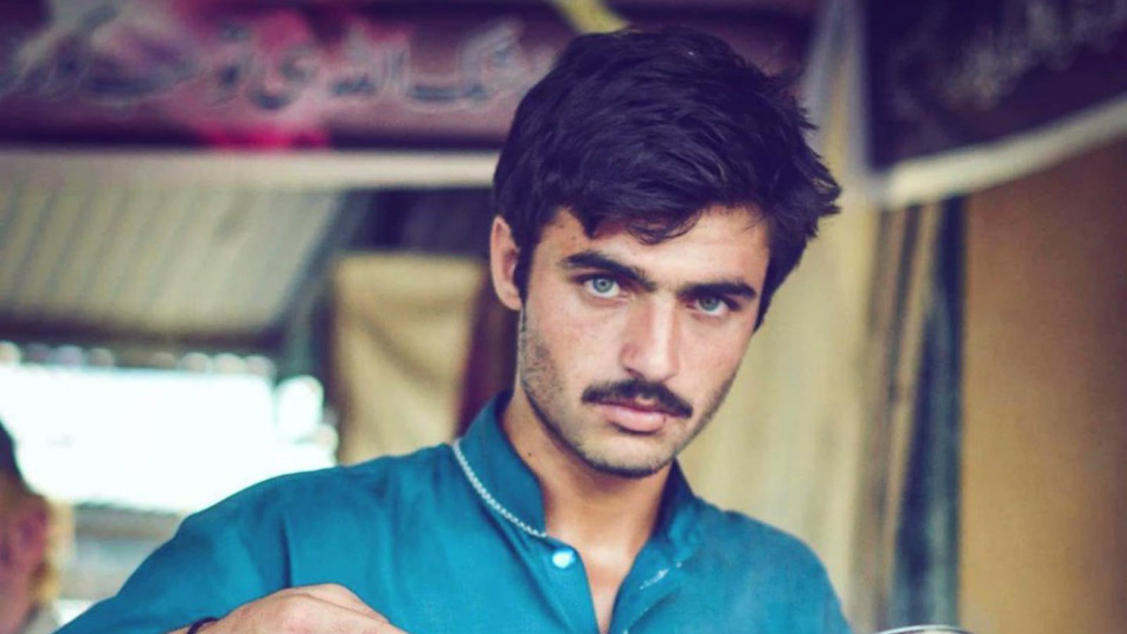 Pakistan: les beaux yeux d'un vendeur de thé déclenchent des débats enflammés