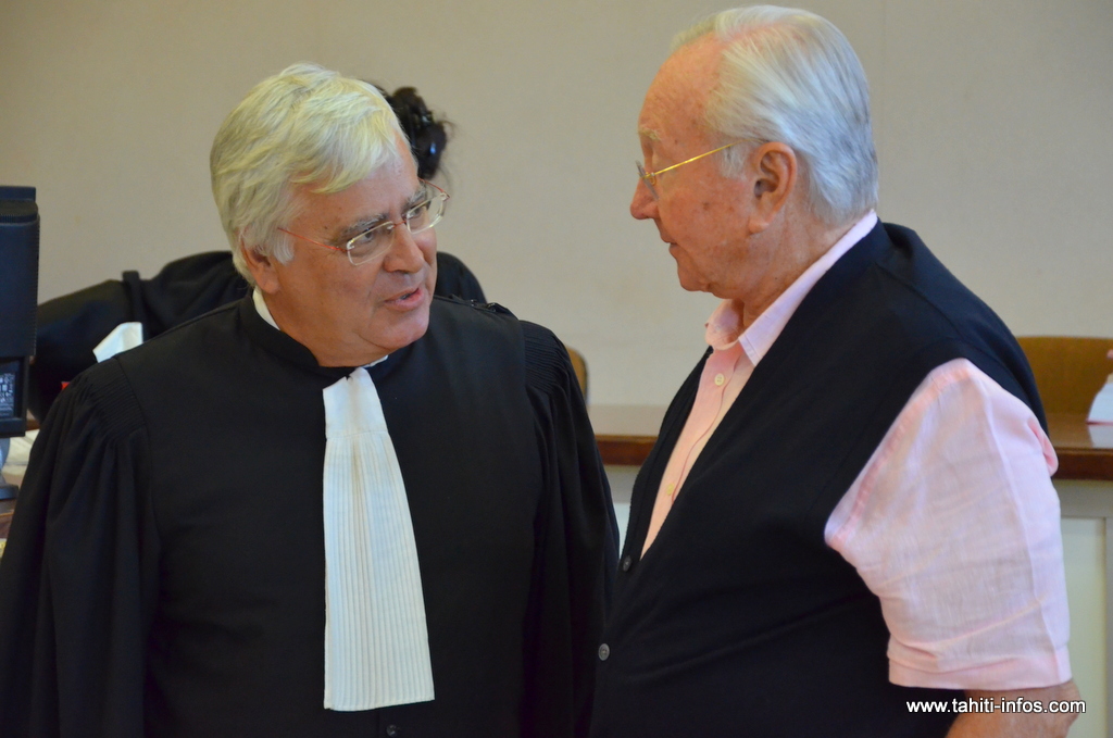 Gaston Flosse et son avocat, François Quinquis, lors du procès en correctionnelle le 4 juin 2014.