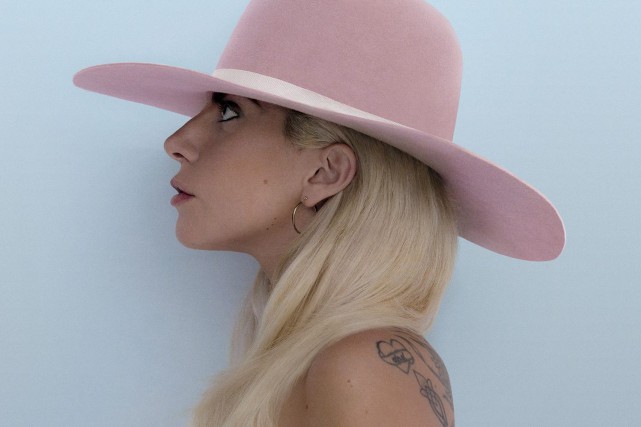 Dans son nouvel album, Lady Gaga se fait plus sobre, voire politique
