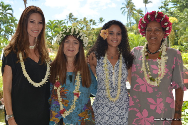 Osnat Shurer entourée de Mareva Galanter, Cerise Calixte et Hinano Murphy.