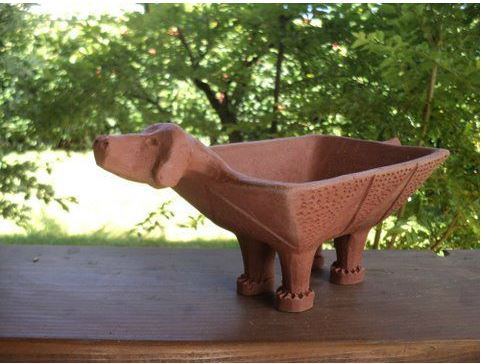 Jean-Claude Dombry réalise des céramiques raku.