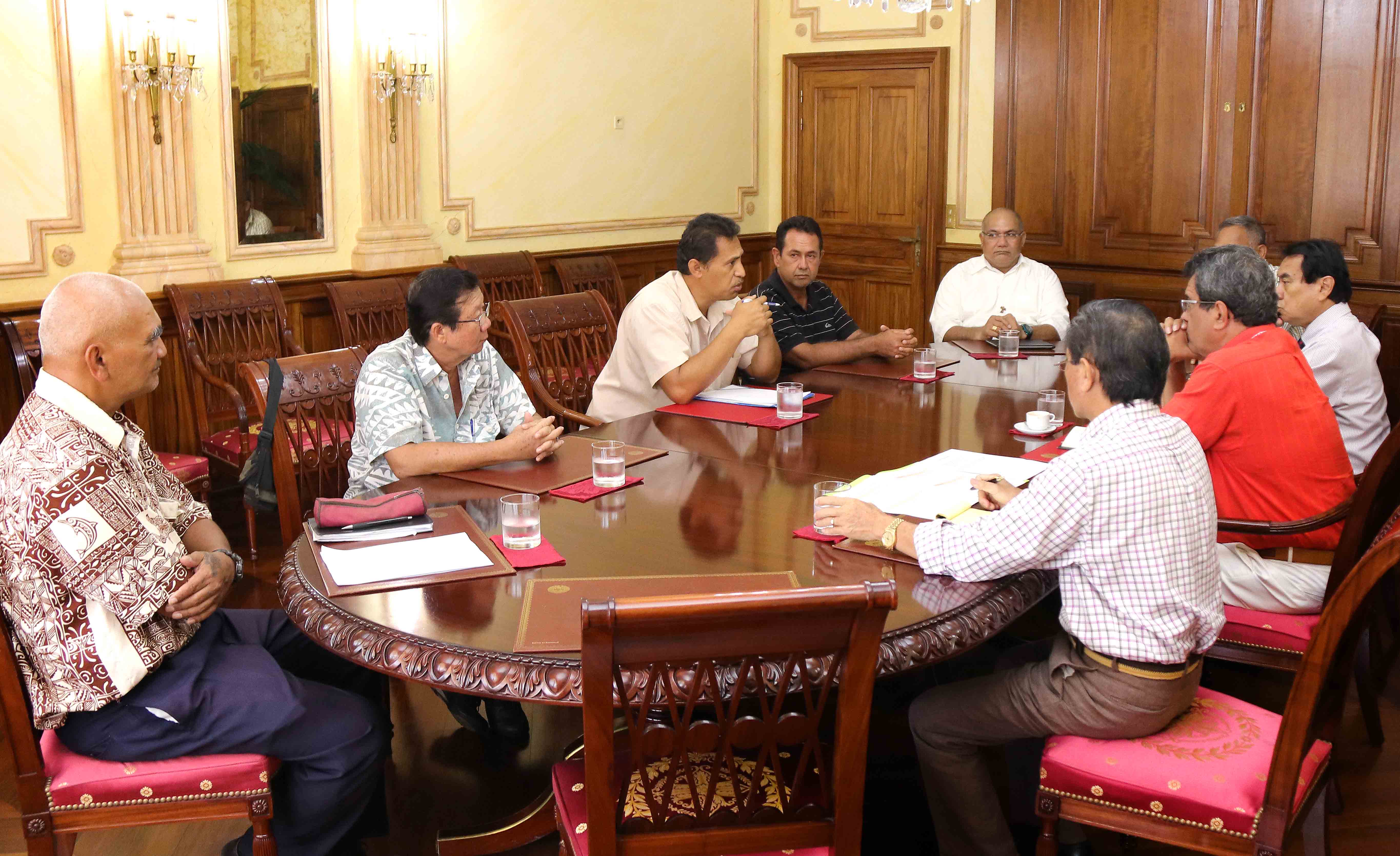 Edouard Fritch reçoit les aumôniers de Polynésie