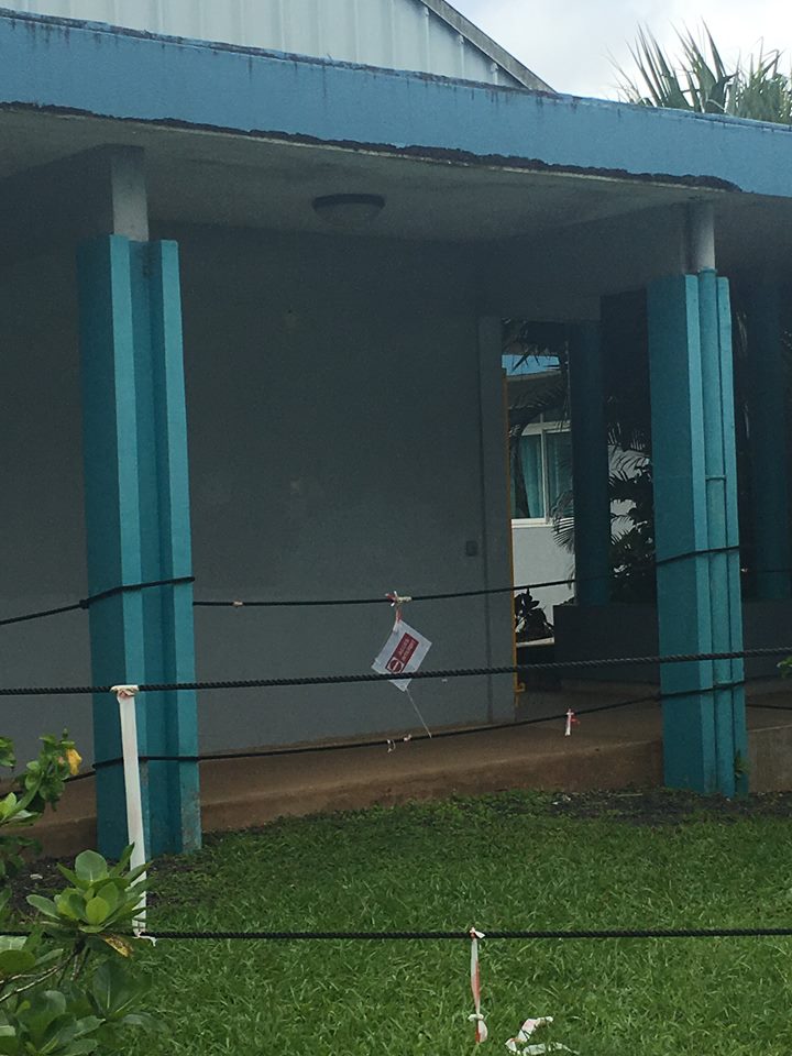 En attendant d'éventuels travaux, quatre zones du collège de Faaroa ont été délimitées par des cordes et sont interdites aux élèves.