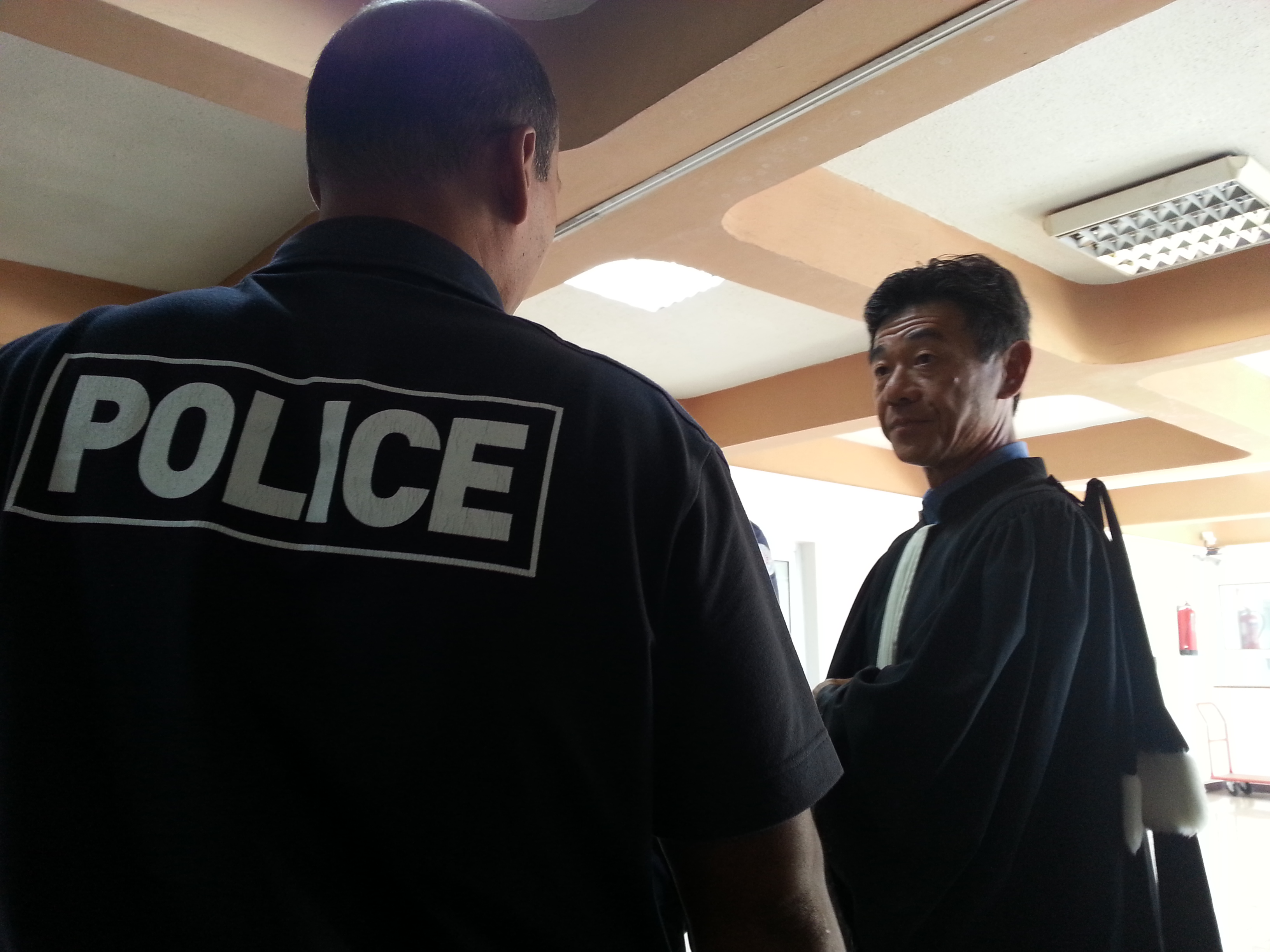 Me Lau, l'avocat des 18 policiers qui se sont constitués partie civile : "Il ne faut pas laissé passer ce genre d'agissements".