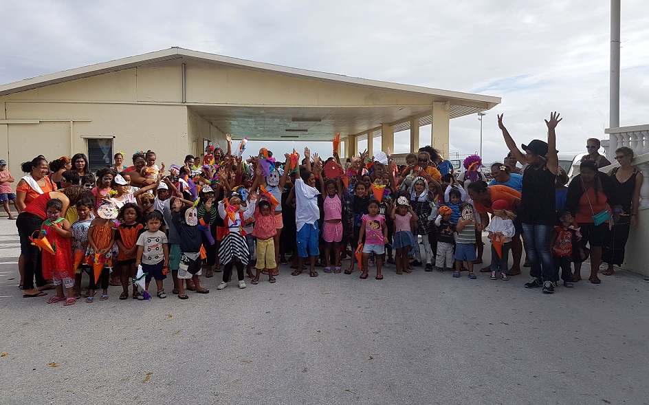 Les enfants dirigés par deux animatrices bénévoles ont imité avec joie les gestes de zombi sortis tout droit des ténèbres