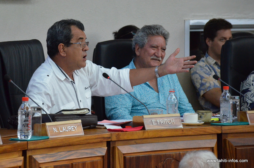 Edouard Fritch devant les élus polynésiens, lundi à l’assemblée lors du débat d’orientation budgétaire.