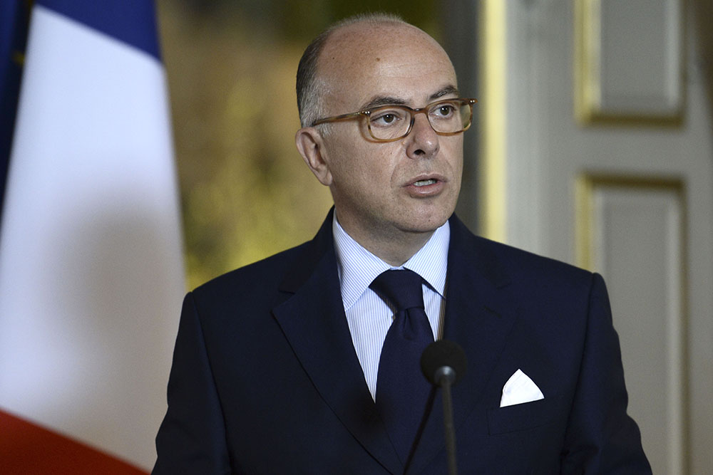 Nouvelle-Calédonie: Cazeneuve condamne les violences "avec la plus grande fermeté"