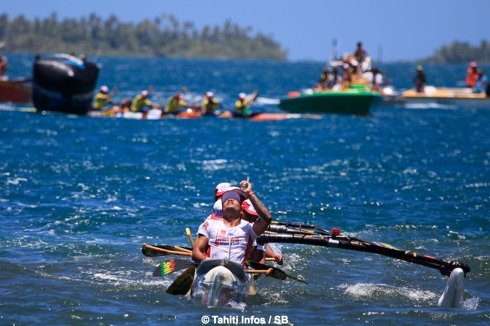Team Opt A remporte la deuxième étape d'Hawaiki Nui Va'a après de gros efforts