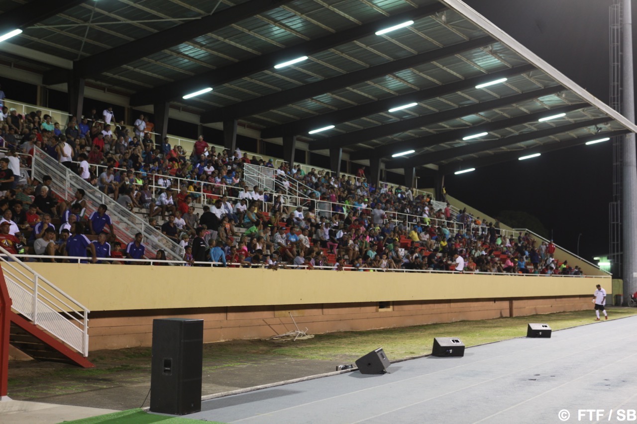 La tribune couverte était pleine