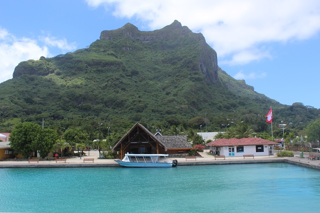 En 2016, la population à Bora Bora est estimée à 10 105 habitants.