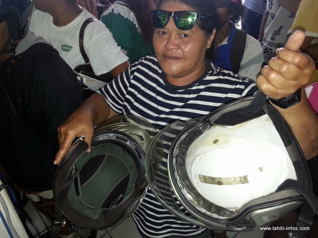 Hélène a dû jouer des coudes pour obtenir le précieux bon d'aide à l'achat d'un casque neuf, "une très bonne chose" selon elle.