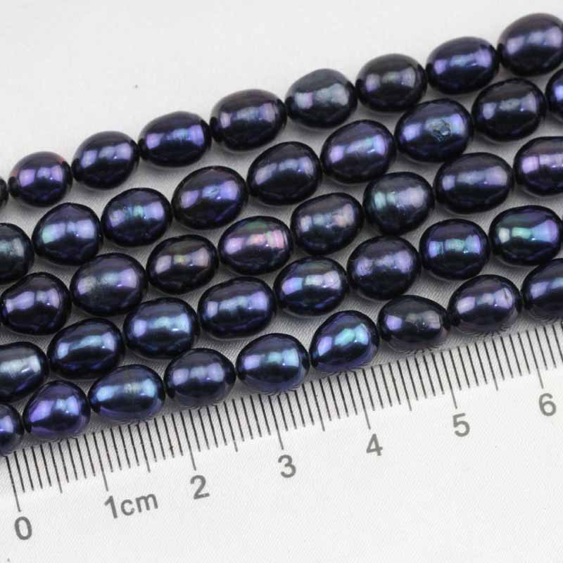 Ces perles de culture d'eau douce sont normalement blanches, mais des entrepreneurs chinois les teintent et les vendent comme des perles noires à 1300 Fcfp le collier...