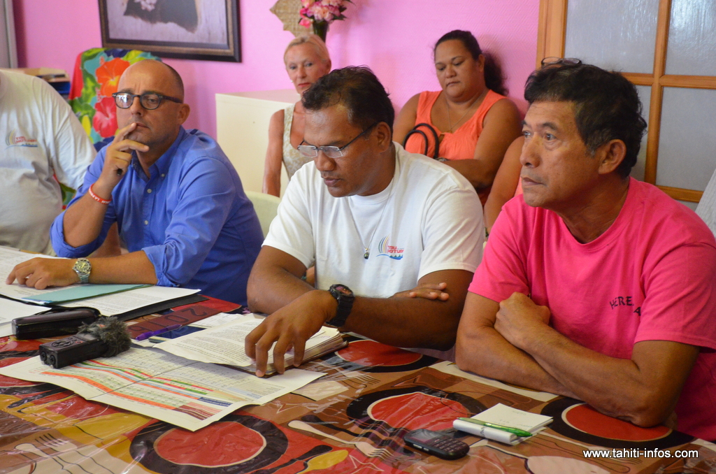 Tauhiti Nena, lundi matin en présence de Jérôme Poullet-Osier (comité de soutien à Bruno Le Maire) et de Gustave Taputu, président du Here Ai'a.