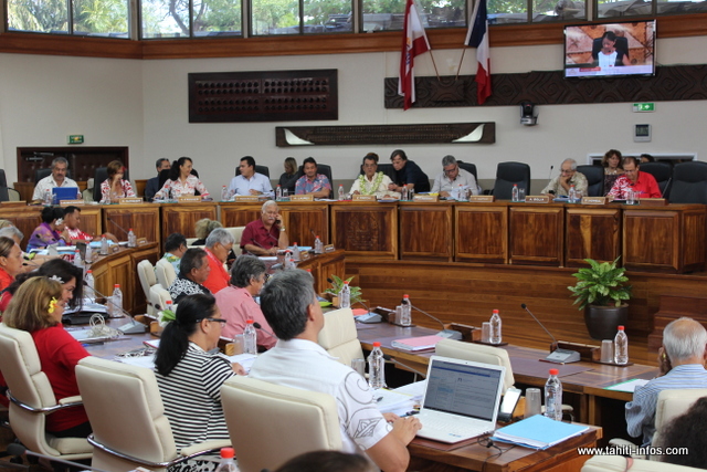 Le budget 2017 de la Polynésie française adopté par 33 voix
