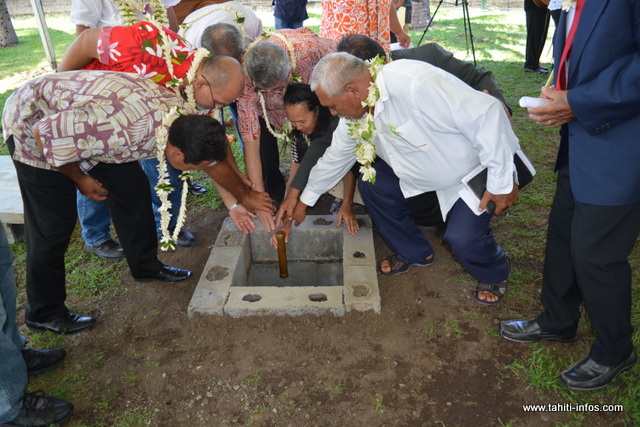 Pour la pose de la première pierre, l'ensemble des confessions religieuses étaient présentes.