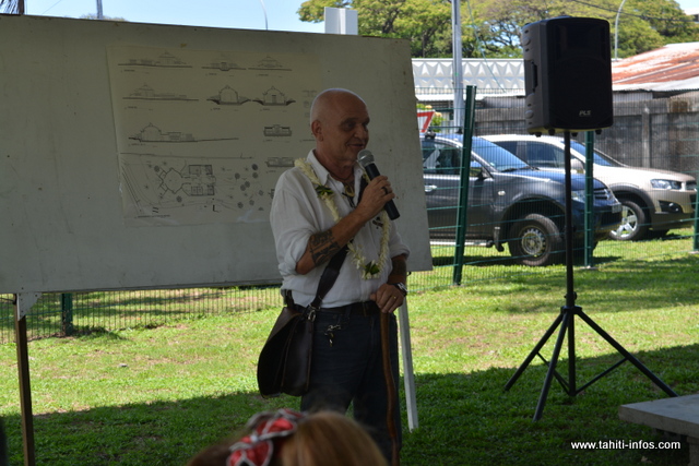Après avoir eu des problèmes de santé, Dominique Touzeau, l'architecte qui a dessiné la future chapelle a été contraint de passer le flambeau à un de ses confrères, Stanley Vota.
