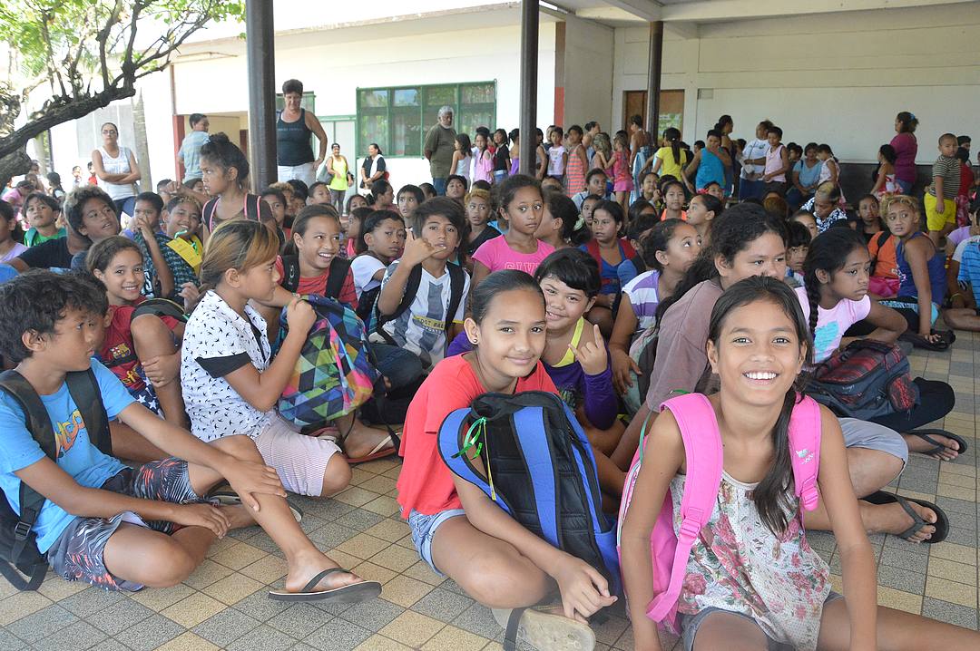 Les élèves de Pamatai ont été chaleureusement accueillis par les enfants de Vaiaha.