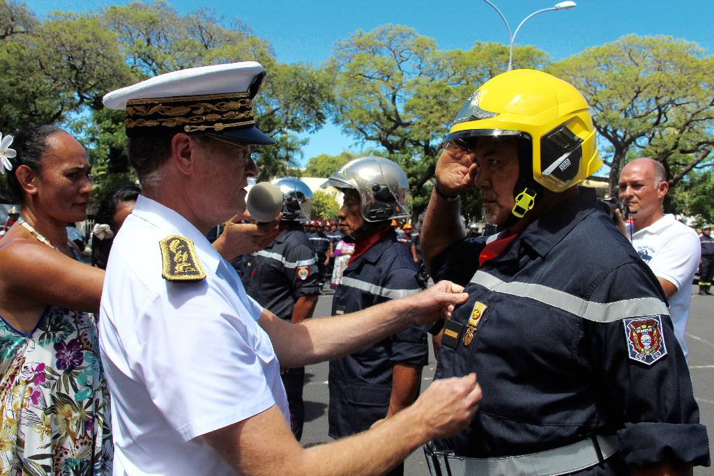 Les pompiers fêtent la Sainte-Barbe place Tarahoi