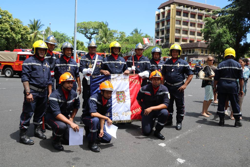 Les pompiers fêtent la Sainte-Barbe place Tarahoi