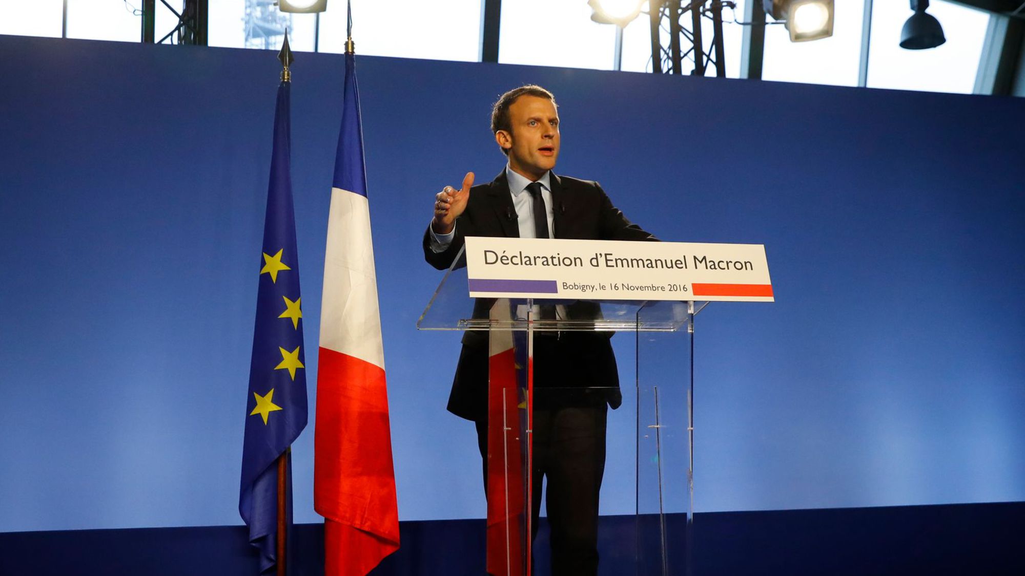 Macron enterre l'idée de la primaire et dévoile une partie de son programme