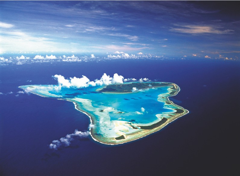 La “Bora Bora” de l’archipel des Cook, la splendide île de Aitutaki, paradis des voyages de noces pour les Anglo-Saxons du Pacifique.
