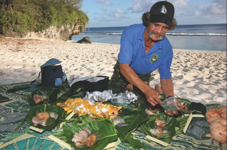 La nourriture, simple mais authentique des îles Cook, n’a rien à envier à celle de nos îles. Et le service est fait avec le sourire…