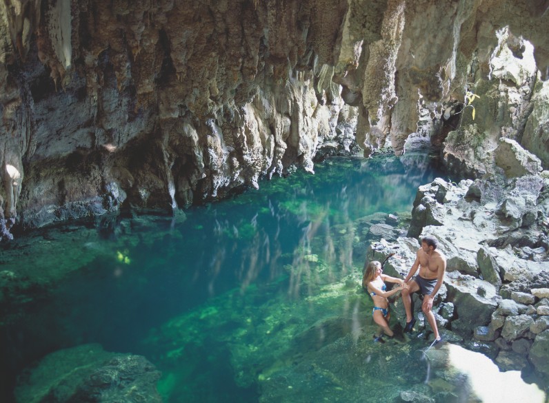Pour les amateurs de sensations fortes, l’île de Mangaia est à découvrir absolument, avec son relief karstique faisant penser à celui de Rurutu.