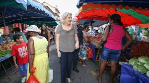 En Guyane, Marine Le Pen dénonce l'immigration massive