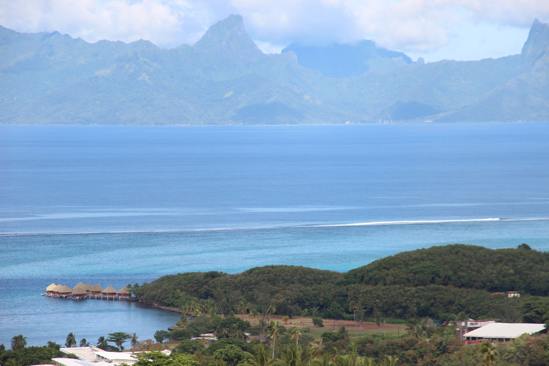 Autrefois, les Polynésiens croyaient qu’après la mort, l’âme demeurait trois jours dans le corps du défunt avant de partir. Sur chaque île, il y a un point au nord-ouest d'où s'envolent les âmes