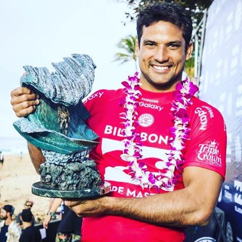 Félicitations Michel Bourez pour ce titre de PIPELINE MASTER ! Une belle 3e belle victoire d'étape en 8 années de World Tour. Après l'Australie, Hawai'i...