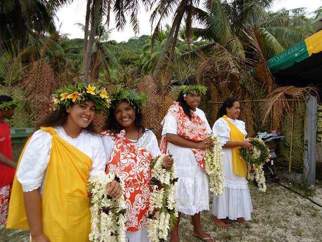 Les hôtesse pour la coupure du ruban du chapiteau