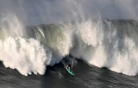 Portugal: le surfeur australien Jamie Mitchell remporte le Nazaré Challenge