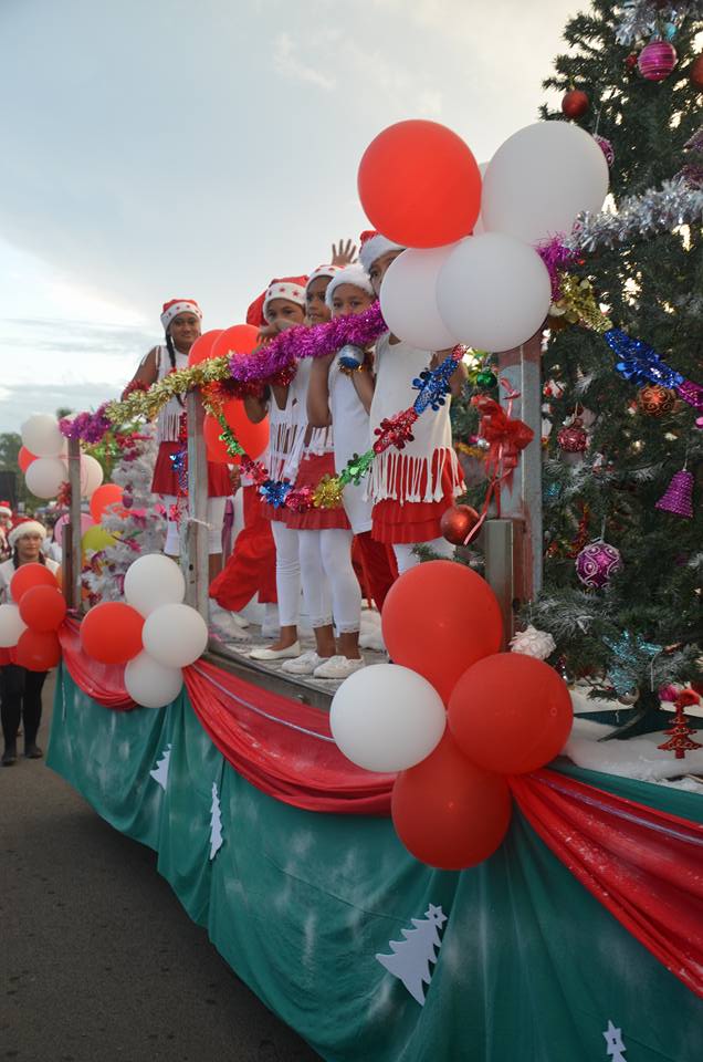 Une belle parade de Noël à Papara