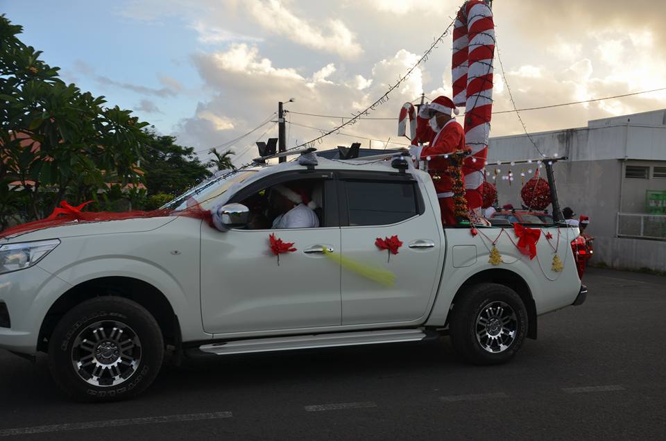 Une belle parade de Noël à Papara